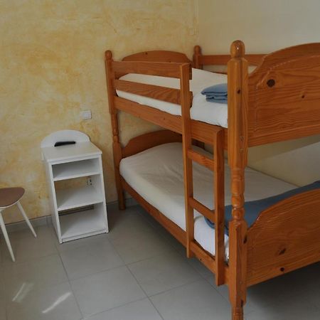 Hotel Les Mimosas Lunel  Pokoj fotografie